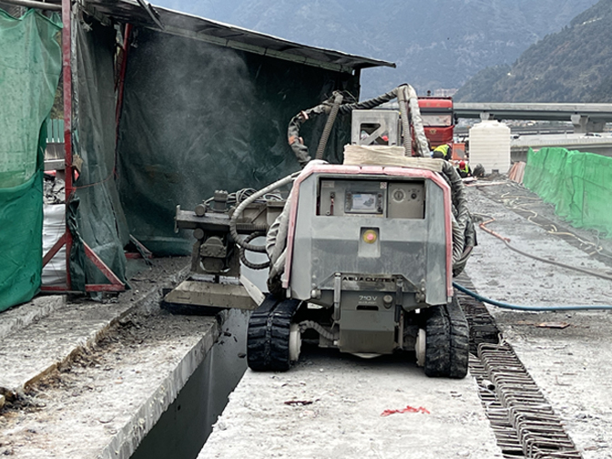 水力破除混凝土